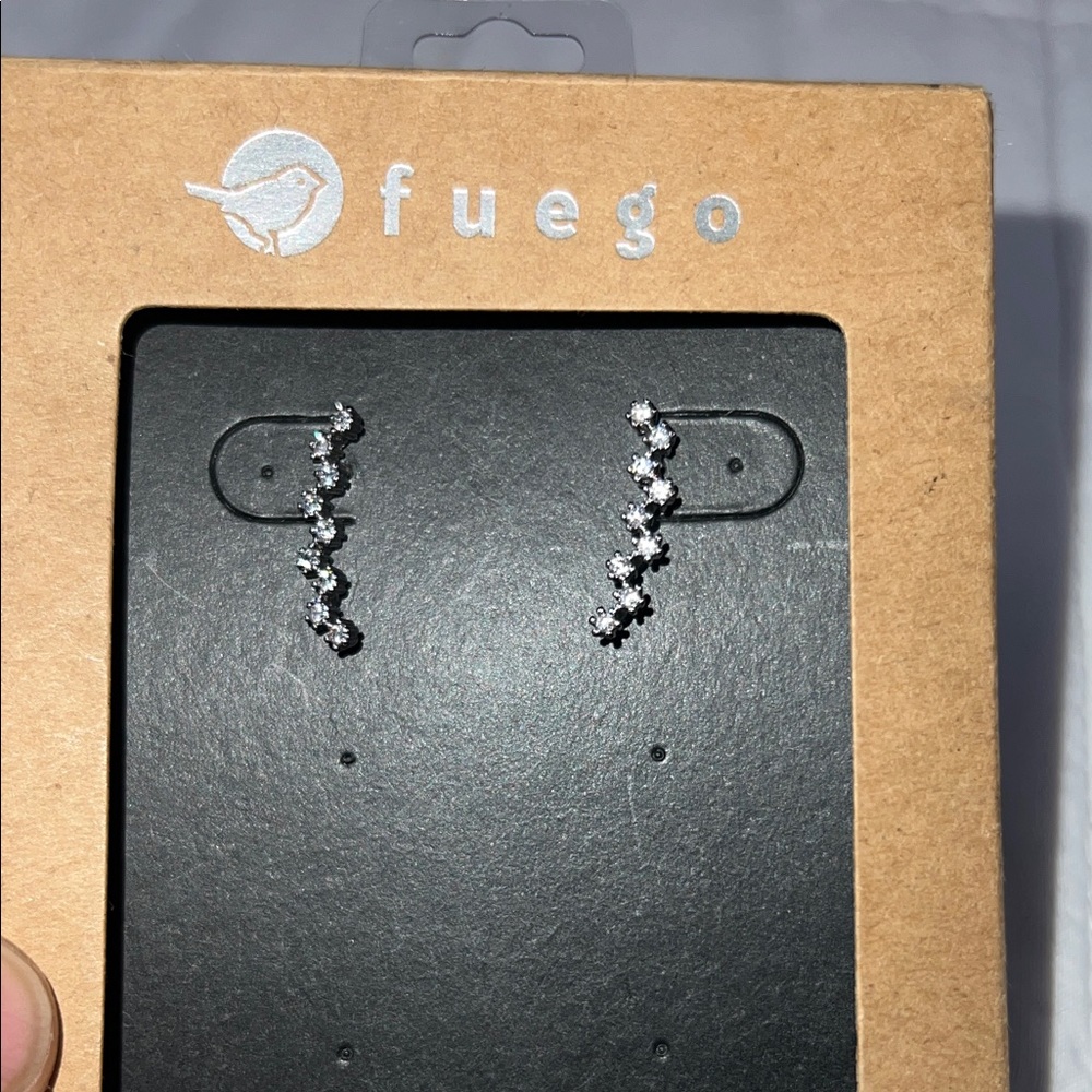 Fuego CZ zig zag Silver Sparkle dangle Earrings NWT - Picture 2 of 4